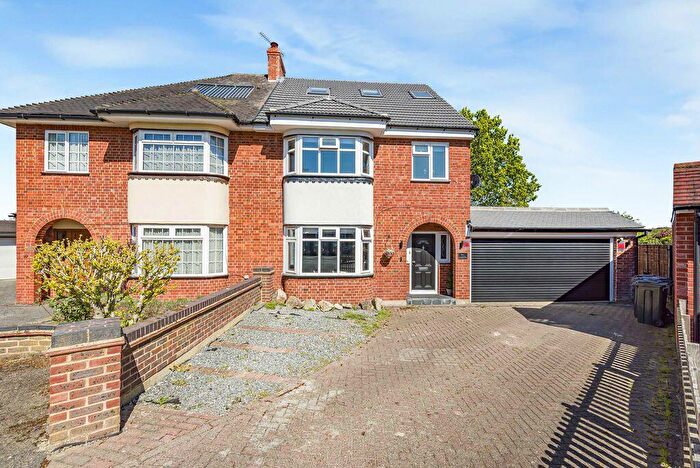 4 Bedroom Semi-Detached House For Sale In Woodside Drive, Wilmington, DA2