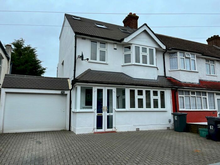 5 Bedroom Semi-Detached House To Rent In Greenwood Road, Mitcham, CR4