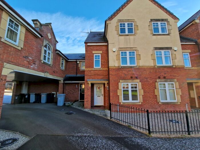 4 Bedroom Town House To Rent In Chassagne Square, Crewe, CW1