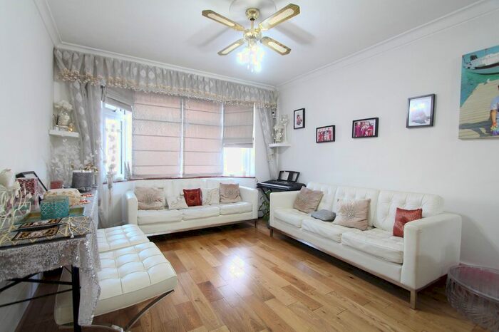 3 Bedroom Semi-Detached House To Rent In Taunton Way, Stanmore, HA7