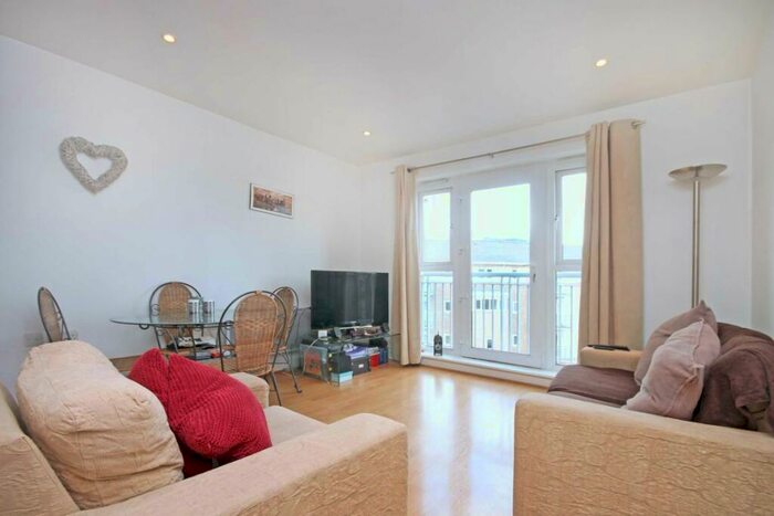 1 Bedroom Flat To Rent In Morton Close, Deancross Street, E1
