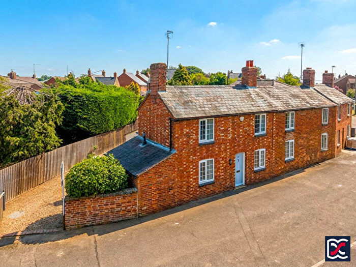 3 Bedroom Semi-Detached House For Sale In Oak Street, Weedon, West Northamptonshire, NN7
