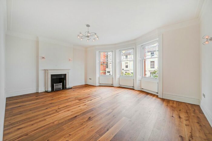 4 Bedroom Flat To Rent In Wynnstay Gardens, London, W8