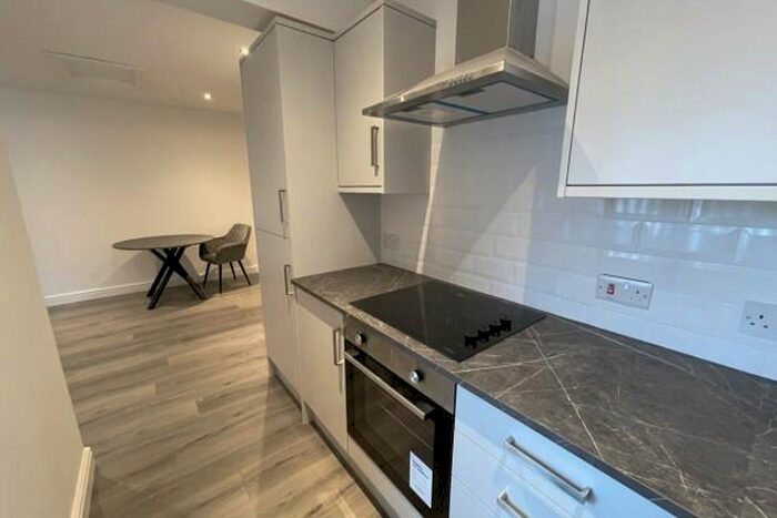 2 Bedroom Flat To Rent In Richmond Road Cardiff, CF24