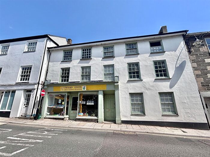 1 Bedroom Flat For Sale In Lower Market Street, Penryn, TR10