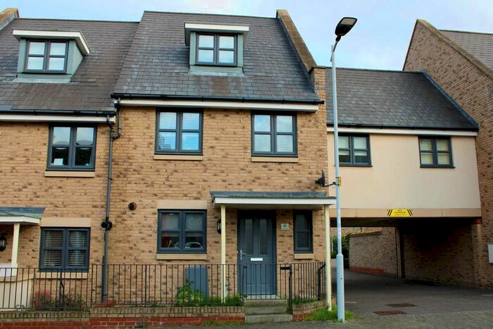 5 Bedroom Town House To Rent In Foxbrook, St Neots, PE19