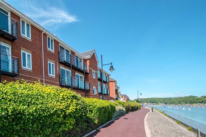 2 Bedroom Flat For Sale In Goldcrest Drive, Chatham, ME4