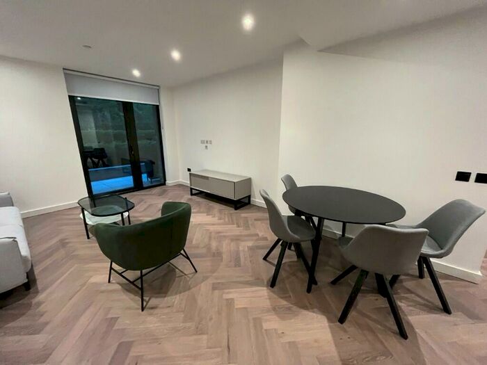 2 Bedroom Flat To Rent In Merino Gardens, London, E1W