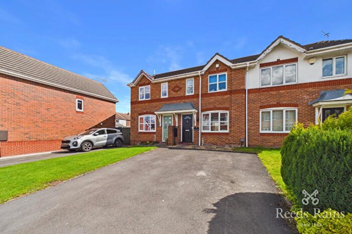 2 Bedroom Terraced House For Sale In North Way, Hyde, Greater Manchester, SK14