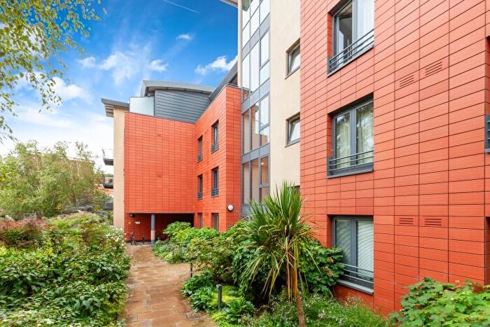 1 Bedroom Apartment To Rent In The Stream Edge, City Centre, OX1