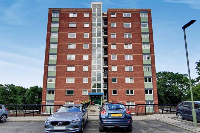 2 Bedroom Flat To Rent In Porchester Mead, Beckenham, BR3