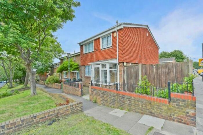 3 Bedroom End Of Terrace House To Rent In Raglan Road, Woolwich, SE18