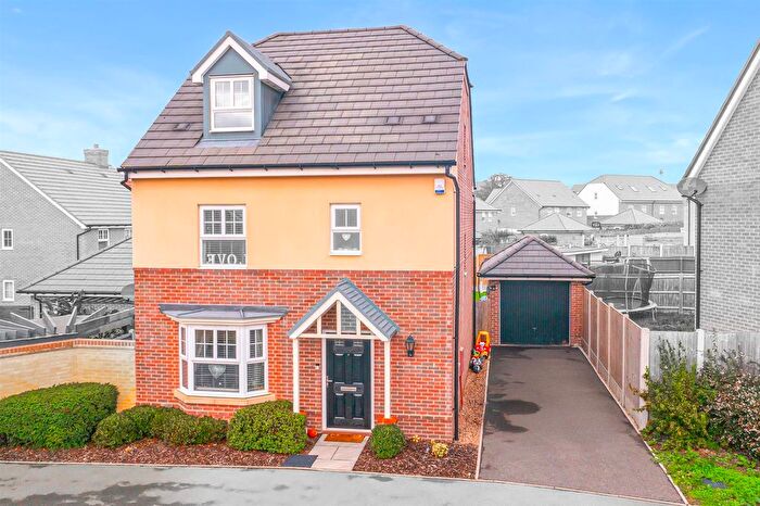 4 Bedroom Detached House For Sale In Lowlands Road, Hullbridge, SS5