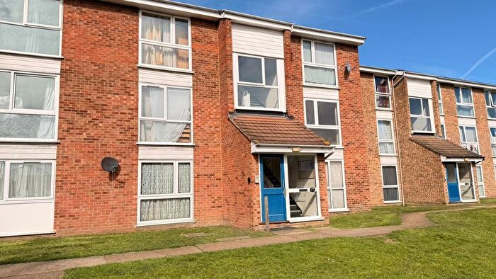 1 Bedroom Flat To Rent In Dellow Close, Ilford, IG2