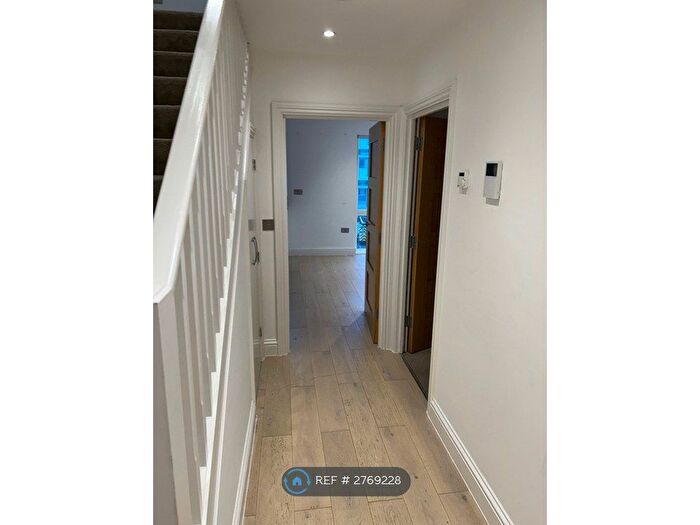 2 Bedroom Flat To Rent In Ongar Road, Brentwood, CM15