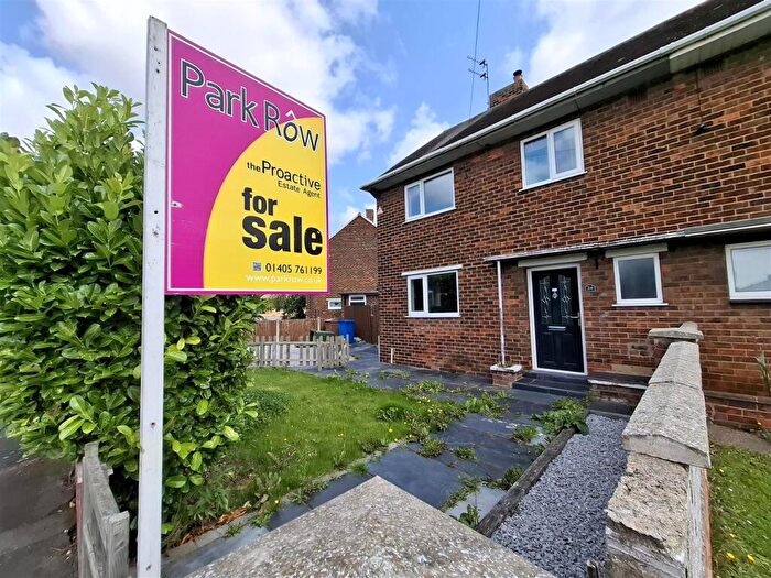 3 Bedroom Semi-Detached House For Sale In Empson Avenue, Goole, DN14