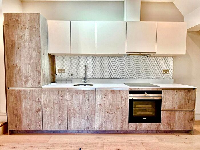 2 Bedroom Flat To Rent In The Quadrant, Richmond, TW9