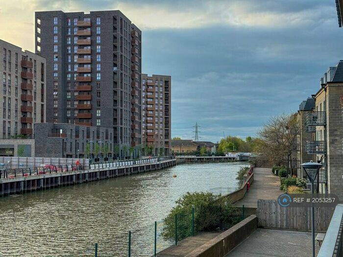 2 Bedroom Flat To Rent In Sharleston Court, Barking, IG11