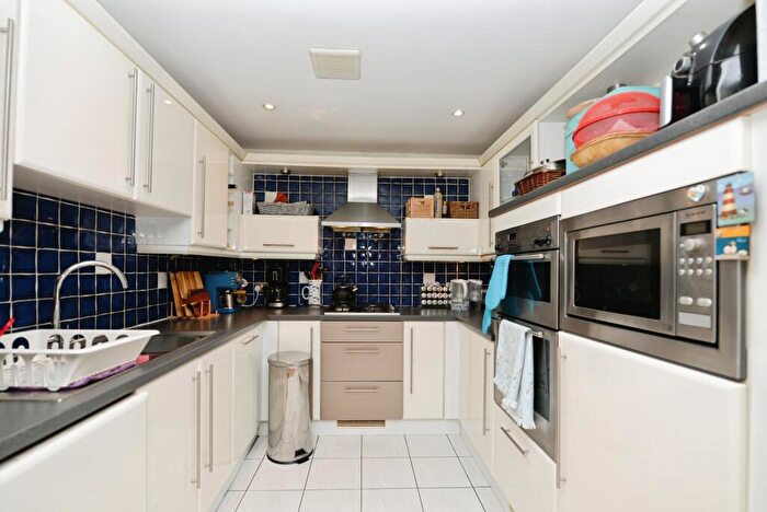 2 Bedroom Flat To Rent In Canute Road, Southampton, SO14