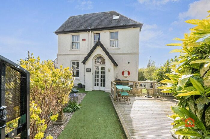 2 Bedroom Flat For Sale In Penzance, TR18