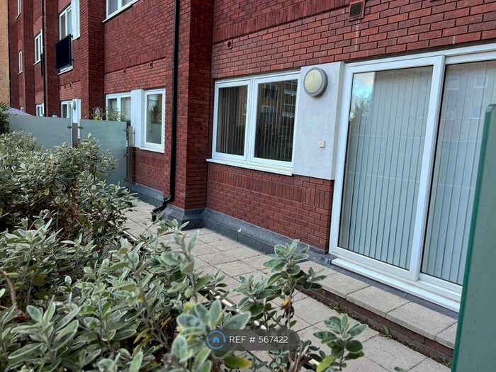 2 Bedroom Flat To Rent In Canon Court, Wallington, SM6