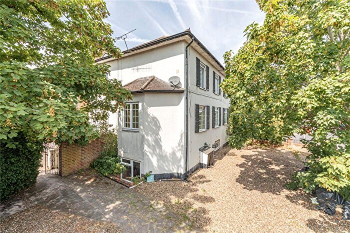 2 Bedroom Apartment For Sale In High Road, Byfleet, West Byfleet, Surrey, KT14
