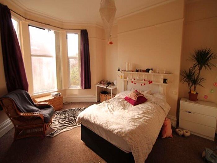 9 Bedroom House To Rent In Regent Park Terrace, Leeds, LS6