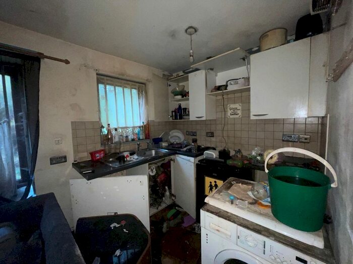 1 Bedroom Flat For Sale In Carnegie Avenue, Tipton, DY4