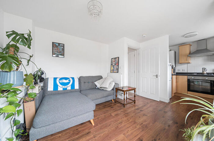 2 Bedroom Flat To Rent In Langton Road, Worthing, West Sussex, BN14