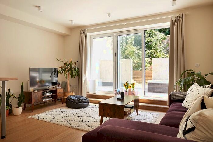 1 Bedroom Flat To Rent In Bath Street, BN1