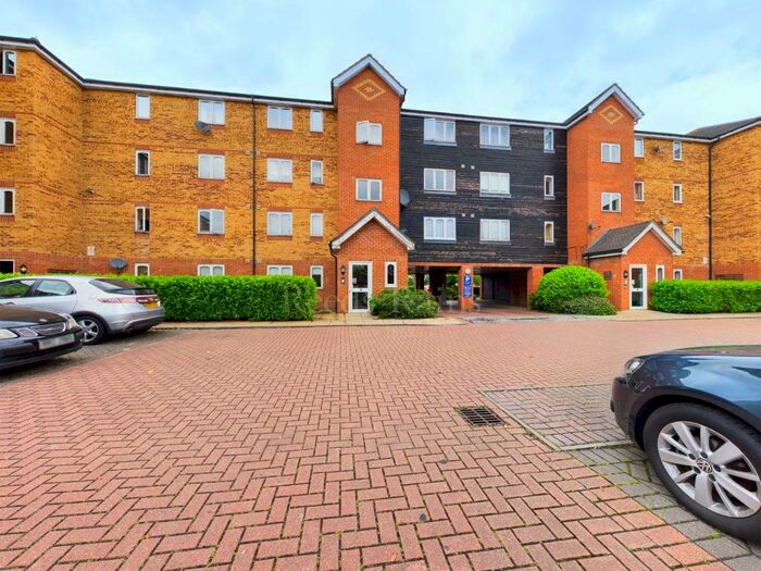 1 Bedroom Apartment To Rent In Dunlop Close, Dartford, Kent, DA1