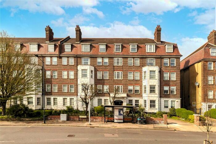 3 Bedroom Apartment To Rent In Sidmouth Road, London, NW2