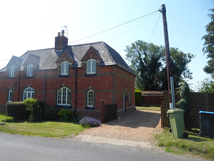 2 Bedroom Cottage To Rent In Wolverton Road, Castlethorpe, MK19