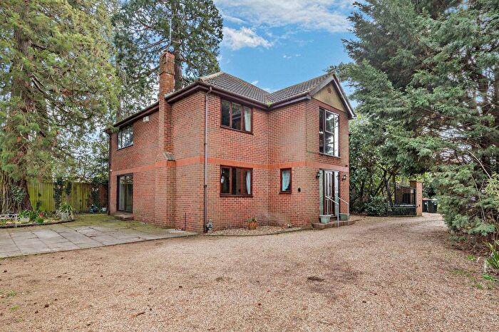 5 Bedroom Detached House For Sale In Watling Street, Bletchley, Milton Keynes, MK1