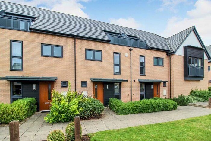 3 Bedroom Town House To Rent In Neath Farm Court, Cambridge, CB1