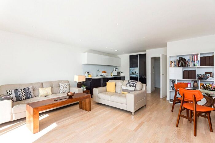 2 Bedroom Flat To Rent In Turner House, Pump House Crescent, TW8