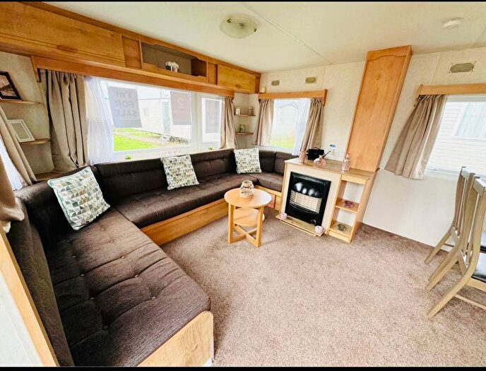2 Bedroom Mobile/park Home For Sale In Beach Road, St. Osyth, Clacton-On-Sea, CO16