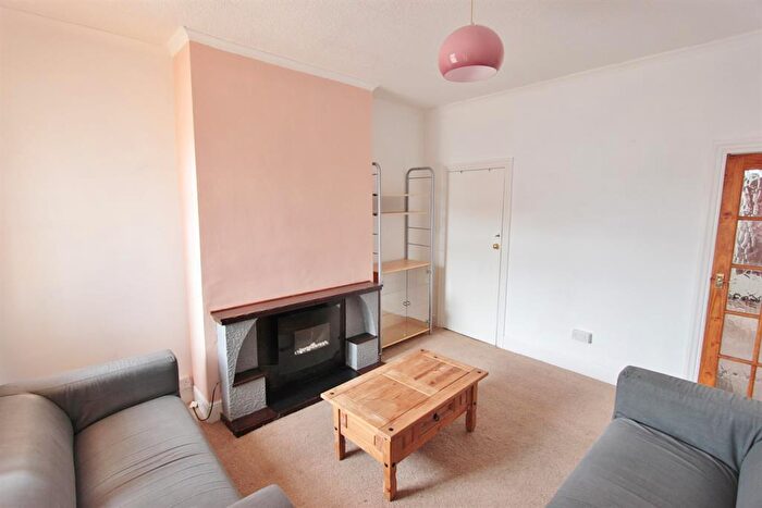 3 Bedroom Terraced House To Rent In Wayland Road, Sheffield, S11