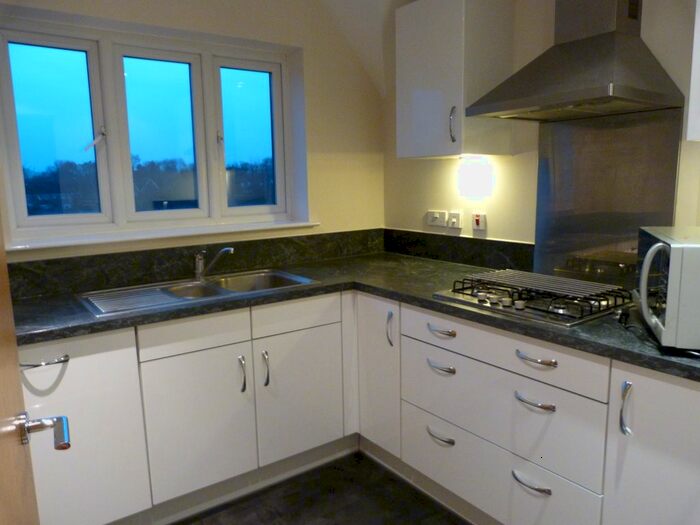 2 Bedroom Flat To Rent In Anne Boleyn's Walk, Cheam, SM3