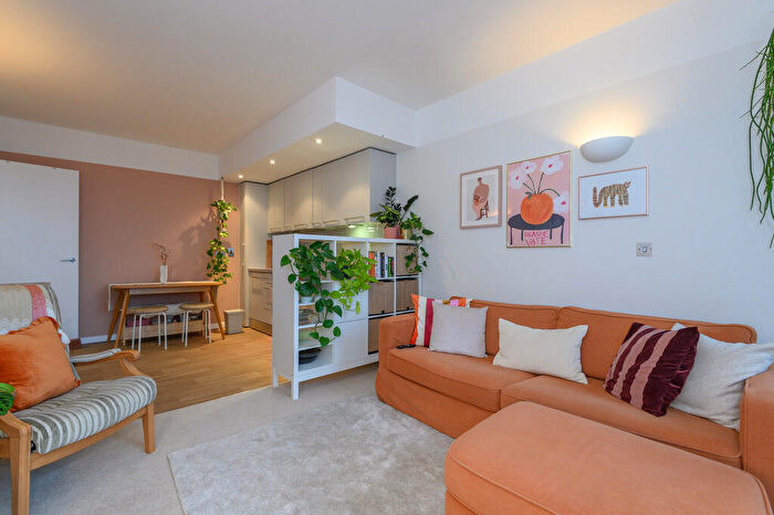 2 Bedroom Apartment For Sale In West Point, Wellington Street, LS1