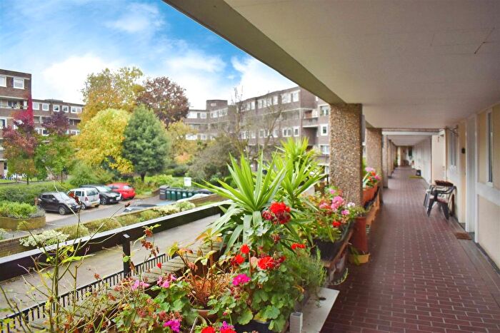 1 Bedroom Flat To Rent In Otho Court, Brentford Dock, TW8