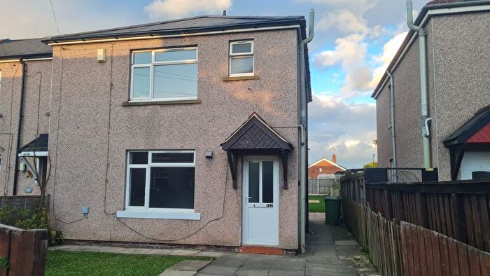 3 Bedroom Semi-Detached House To Rent In Henson Grove, Castleford, WF10