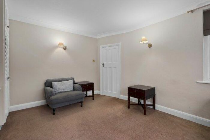 4 Bedroom Property To Rent In Aylward Road, London, SW20