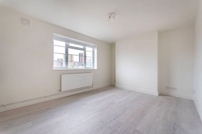 2 Bedroom Flat To Rent In Wandsworth Road, Nine Elms, London, SW8