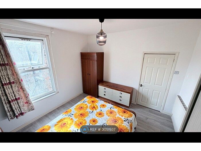 3 Bedroom Flat To Rent In Romford Road, London, E12