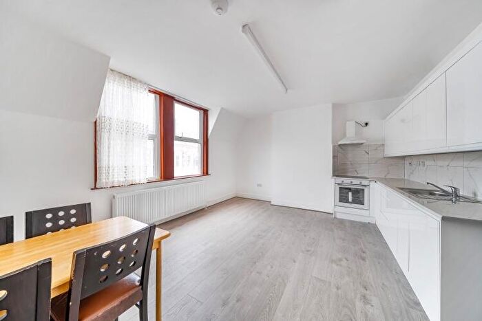 2 Bedroom Apartment To Rent In Broadway Parade London, N8