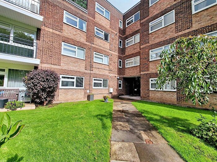 4 Bedroom Flat For Sale In Flat, Sommerville Court, Park Lane, Salford, M7