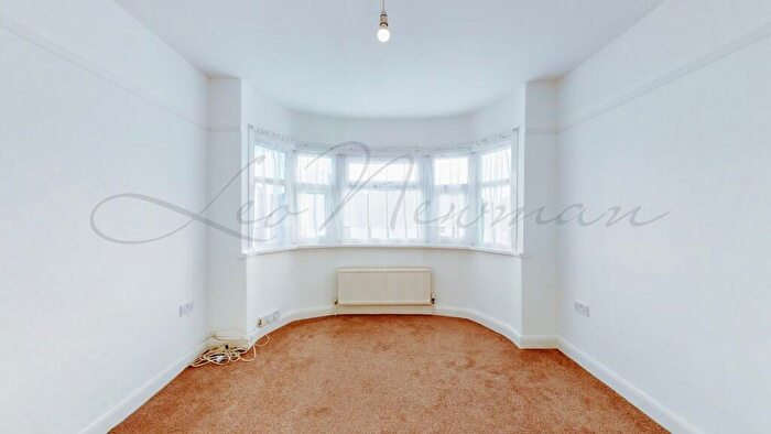 3 Bedroom Maisonette To Rent In Fullwell Avenue, Fullwell Cross, IG5