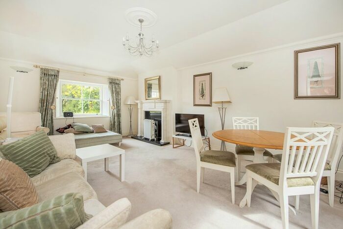 2 Bedroom Flat To Rent In Petersham Road, Richmond, TW10