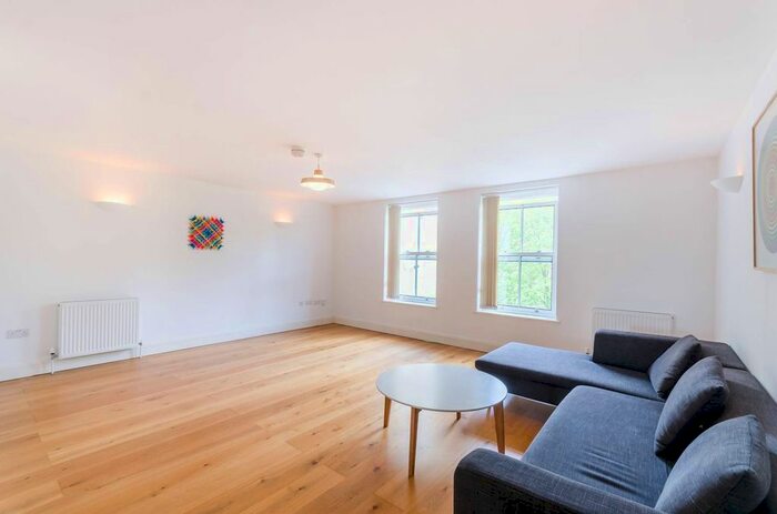 2 Bedroom Flat To Rent In Martello Street, London, United Kingdom, E8